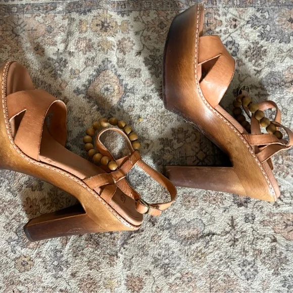 Elegant Brown Women's Sandals, UGG Naima Beaded Wooden plataform Sandals - Picture 3 of 6